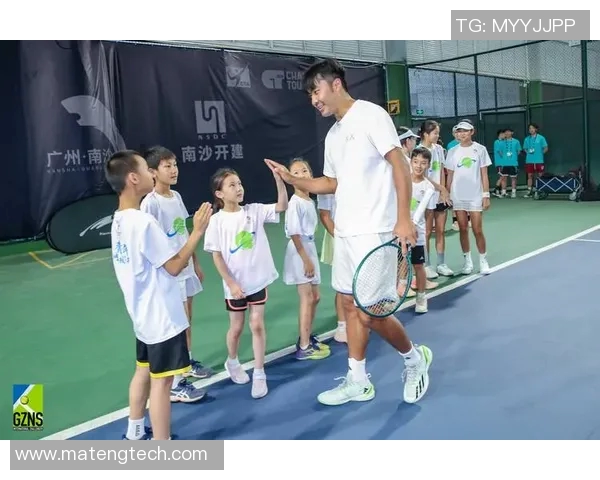 南京网球队的盯防策略揭秘：深度解析网球战术与团队协作