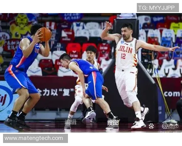 杭州足球队以61分领跑大师赛积分榜展现强劲实力