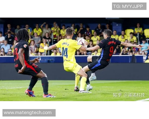 比利亚雷亚尔主场迎战巴萨双方争夺西甲积分榜关键战役