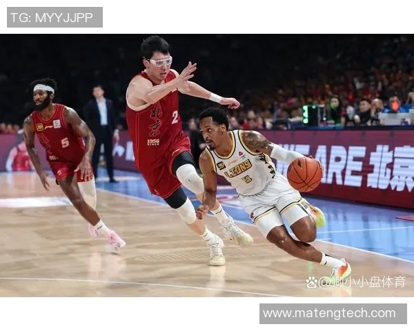 胡金秋的篮球之路：从青涩少年到CBA明星的奋斗历程与成就